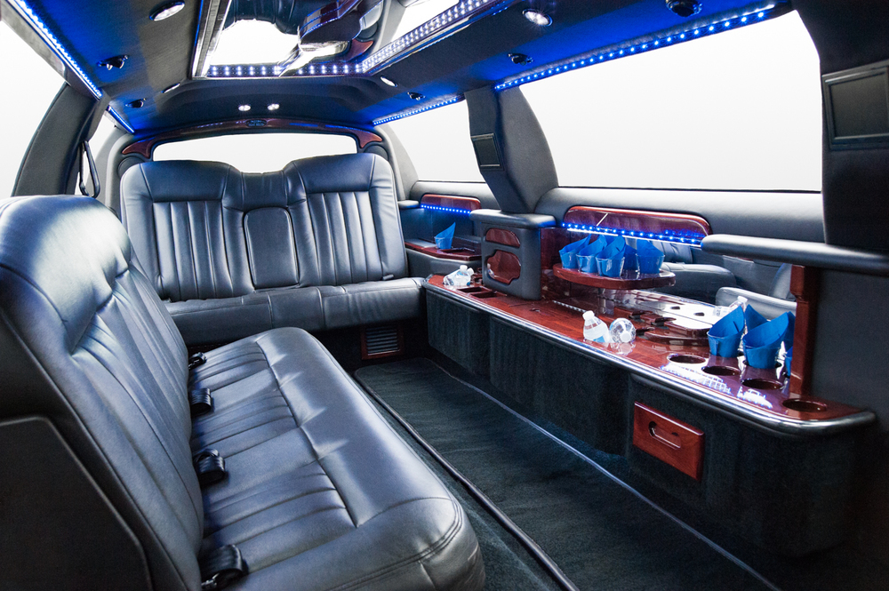 inside 9 passenger lincoln limo